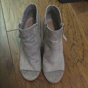 Universal Thread Gray Ankle Booties with Chunky Heel